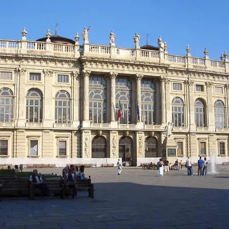 Npt Piazza Castello A 20 Passi Accessibile Senior Families Turin