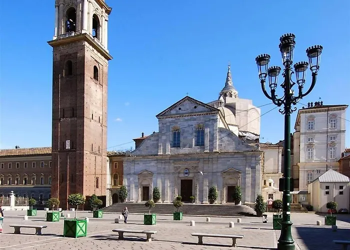 Npt Piazza Castello A 20 Passi Accessibile Senior Families *